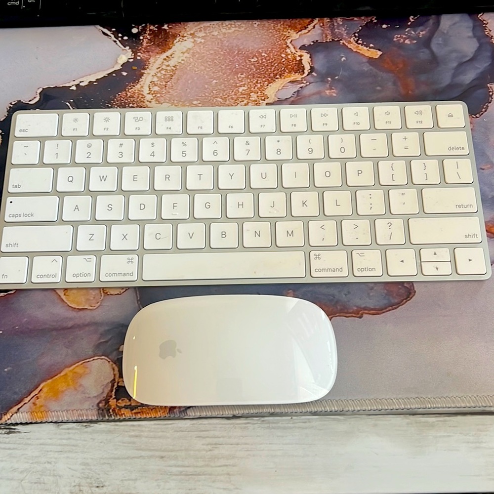 Apple Magic Keyboard & Mouse